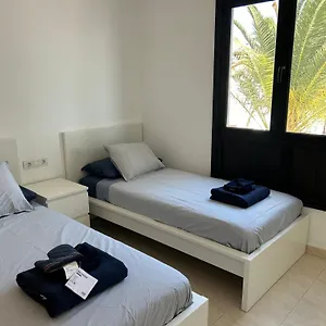 apt-2-bedroom-close-to-beach.in-canary-islands.com/